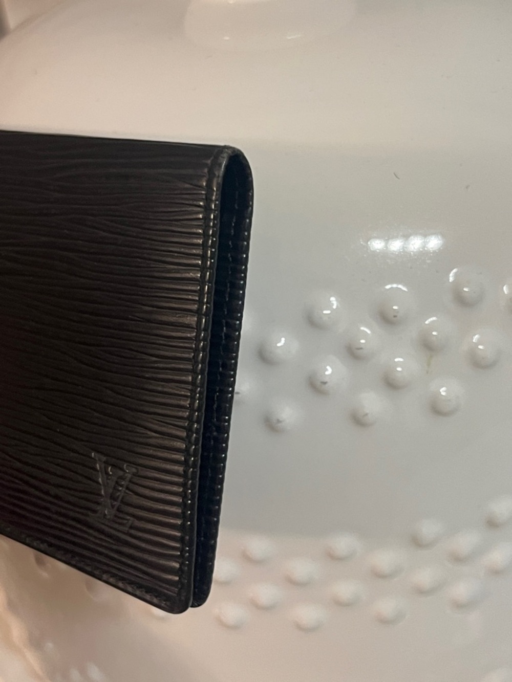 Louis Vuitton Black Epi Leather Card/ID Holder - Picture 5 of 10